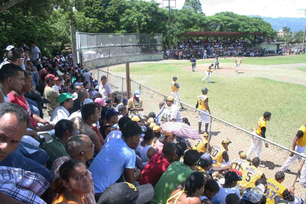 El público siempre le brinda apoyo a la Liga de Verano de Beisbol Profesional de la República Dominicana.